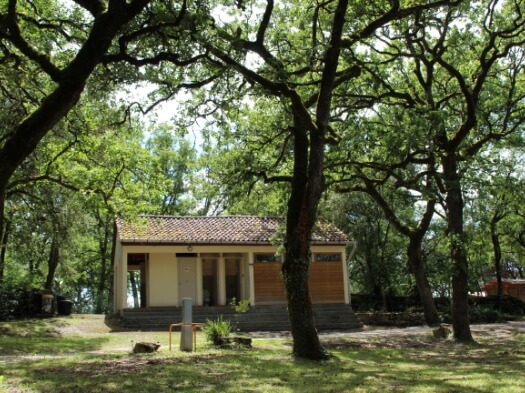Vue extérieure des sanitaires du camping Le Bel Air